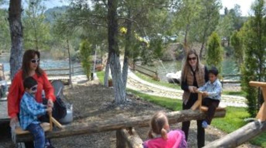 Koruyucu Aileler &Ccedil;ocuklar İle Piknikte Buluştu