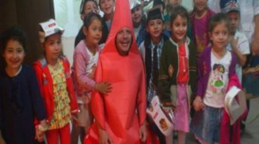 S&uuml;ngerbob &Ccedil;ocuklarla Buluştu