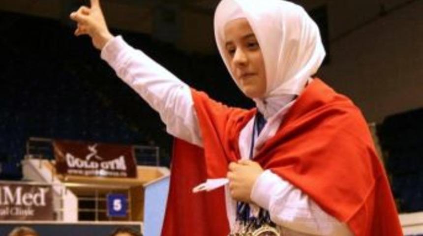 Başörtülü Şampiyon Kıza 'yılın Sporcusu' Ödülü