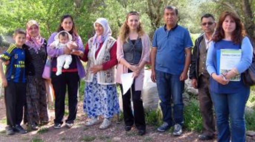 İpekb&ouml;ceklerini Bebek Gibi B&uuml;y&uuml;t&uuml;yor