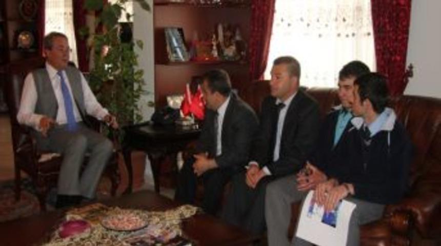 &Ouml;ğrenciler Ab Projelerini Belediye Başkanı &Uuml;nver&rsquo;e Anlattı