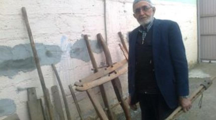 Asırlık Tarihi Eşyalarını Halkevine Bağışladı