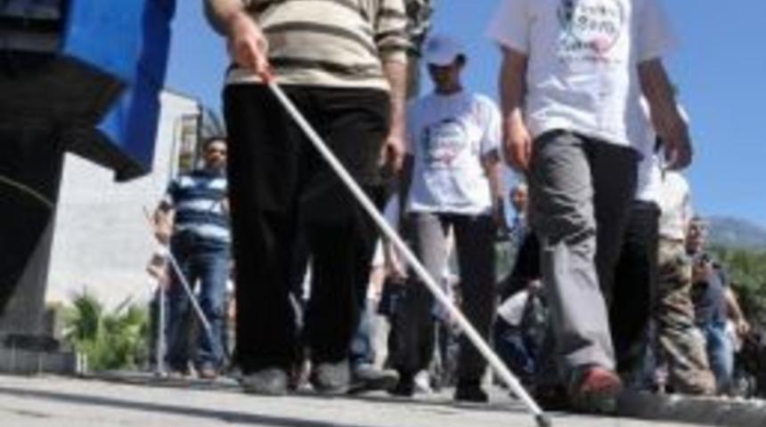 Fethiye De G&ouml;rme Engelliler "takip &Ccedil;izgilerini" İşgal Eden Esnafı Protesto Etti