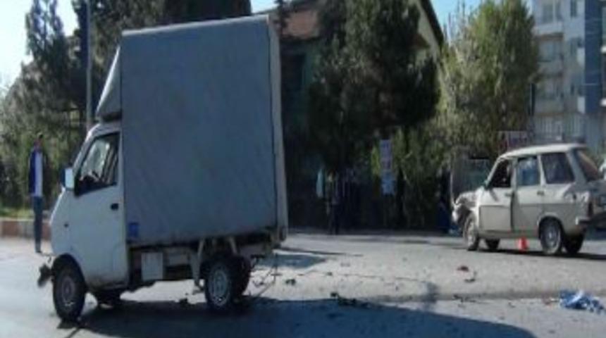 Simav&rsquo;da Trafik Kazası: 3 Yaralı