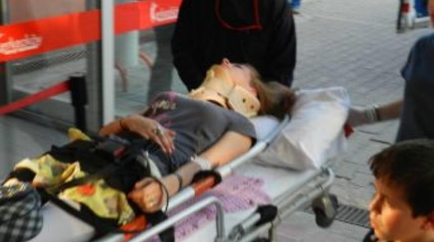 Yolun Karşısına Ge&ccedil;erken Otomobil &Ccedil;arptı