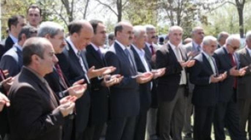 Fırat &Uuml;niversitesi Camisinin Temeli Atıldı