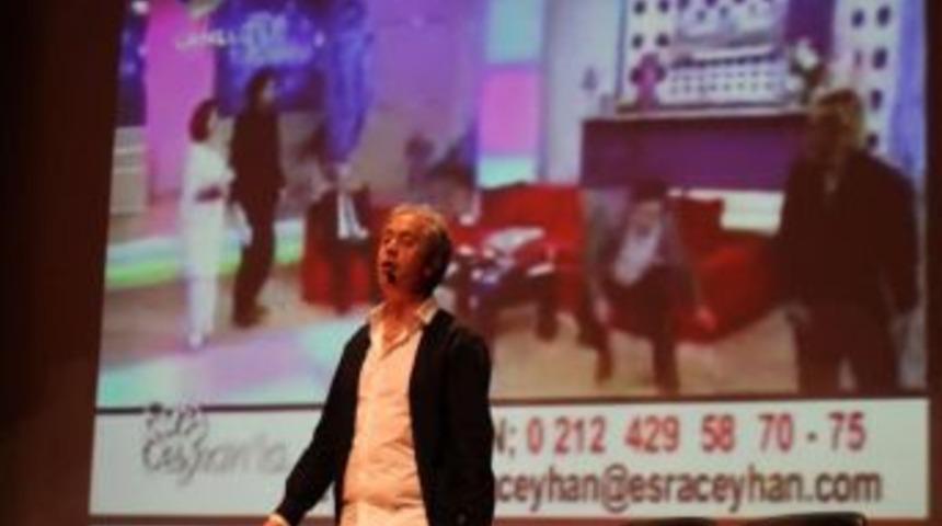 Metin Uca, &Ccedil;ağdaş Sanatlar Merkezi'nde Sevenleriyle Buluştu