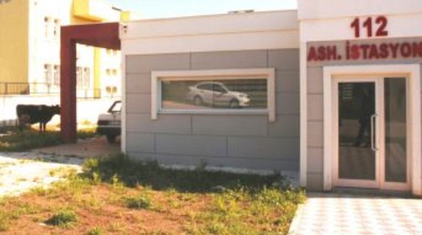 B&uuml;rokrasiye Takılan 112 Acil Servis Istasyonunun Bah&ccedil;esinde Inekler Otluyor