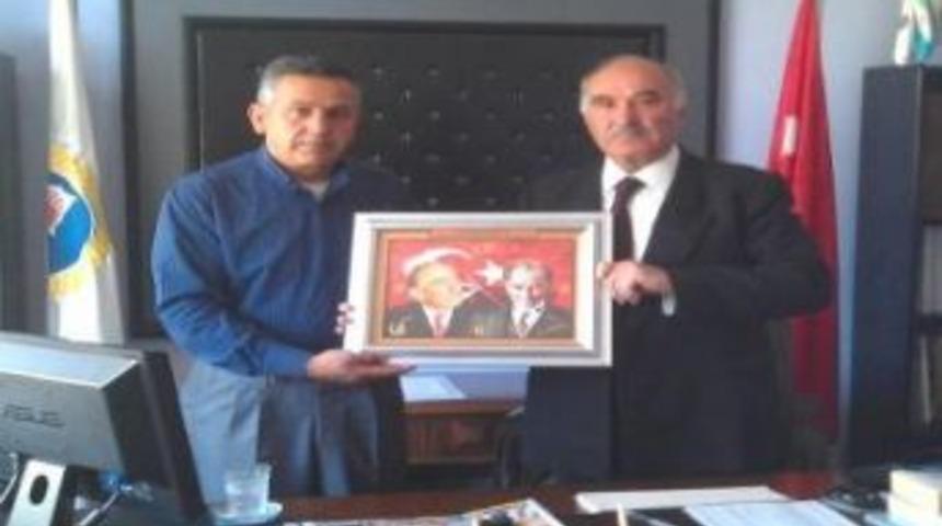 Durak'tan Mhp Karaisalı İl&ccedil;e Teşkilatına Hediye