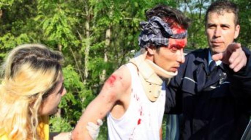 Sapanca'da Trafik Kazası: 2 Yaralı
