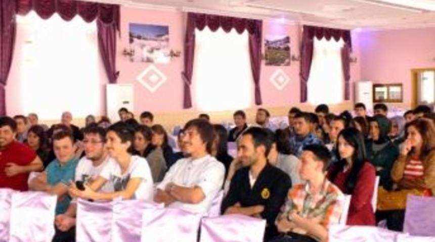 Koyulhisar Myo &Ouml;ğrencilerine &ldquo;1. Kariyer G&uuml;nleri&rdquo; Konferansı Verildi