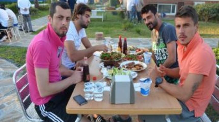 Demirspor&rsquo;da Y&ouml;netimden Futbolculara Moral Yemeği