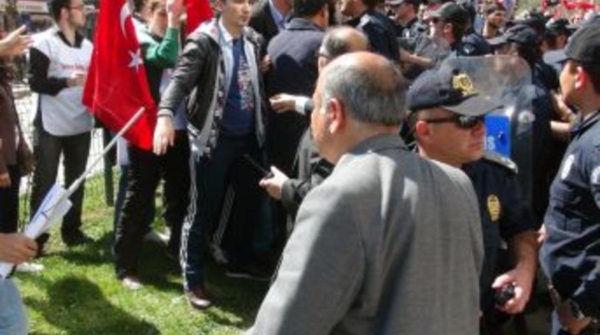 K&uuml;tahya'da &Acirc;kil İnsanlar Heyetine Saldırı Girişimi