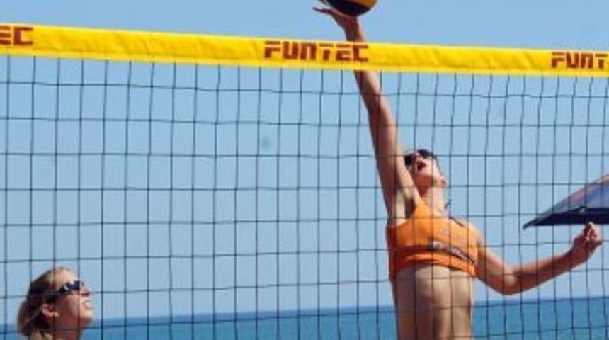 Beach Volley Pro Tour Turnuvası Antalya'da Başladı