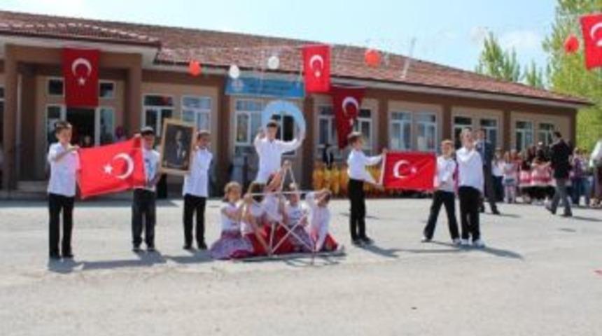 Neyyir Hanım Ortaokulu'nda Başarı &Ouml;d&uuml;llendirildi