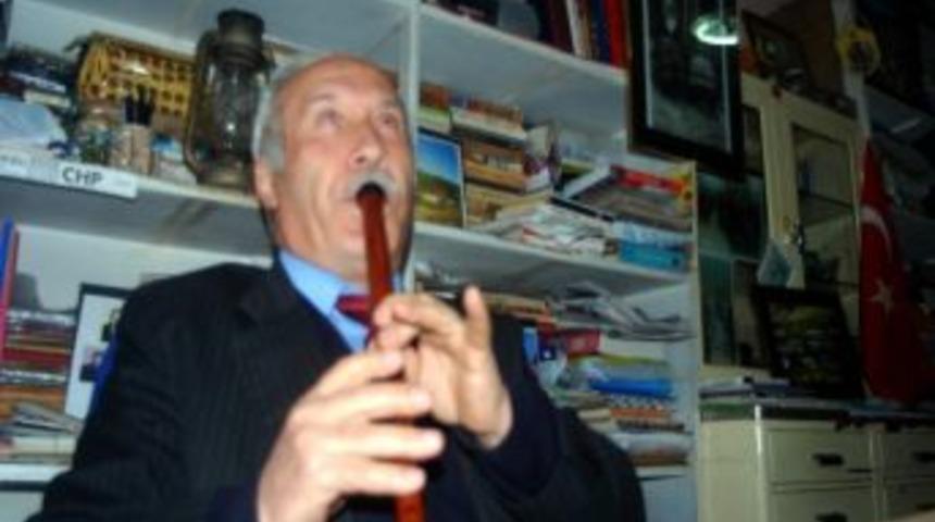 50 Yıldır Kaval &Ccedil;alıp Stres Atıyor