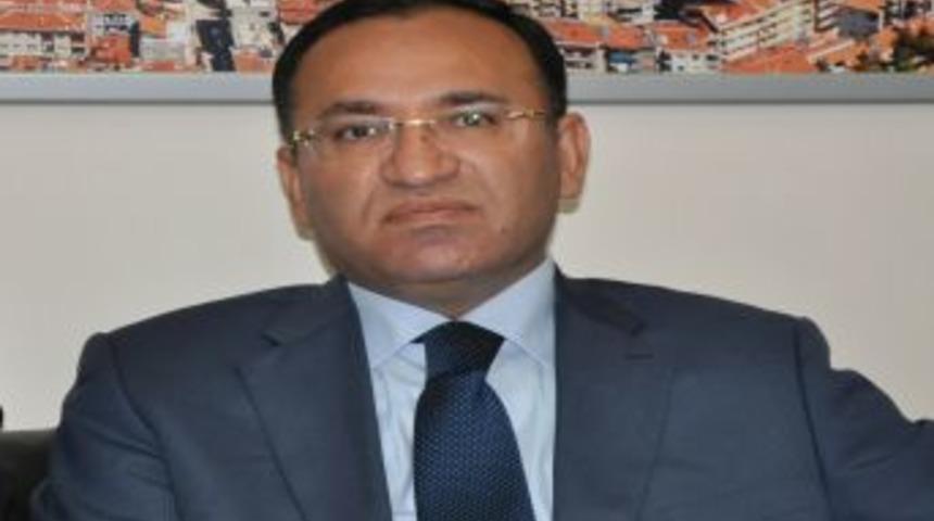 Bozdağ: Kamer Gen&ccedil;&rsquo;in Kızaracak Y&uuml;z&uuml; Yok Ama Onu Dinleyenlerin Y&uuml;z&uuml; Kızarıyor