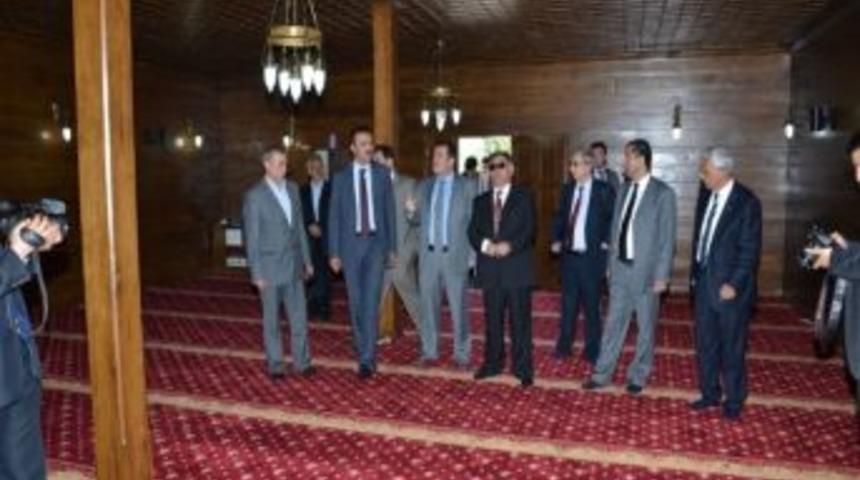 Protokol Tarihi Cuma Camisini İnceledi