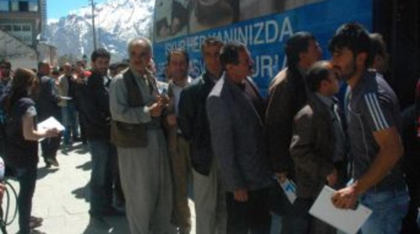 Hakkari'de İş-kur Kampanya Otob&uuml;s&uuml;ne Yoğun İlgi