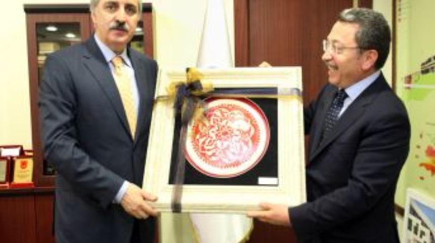 Başkan &Ouml;zt&uuml;rk&rsquo;ten, Kurtulmuş&rsquo;a SEYMER Hediyesi