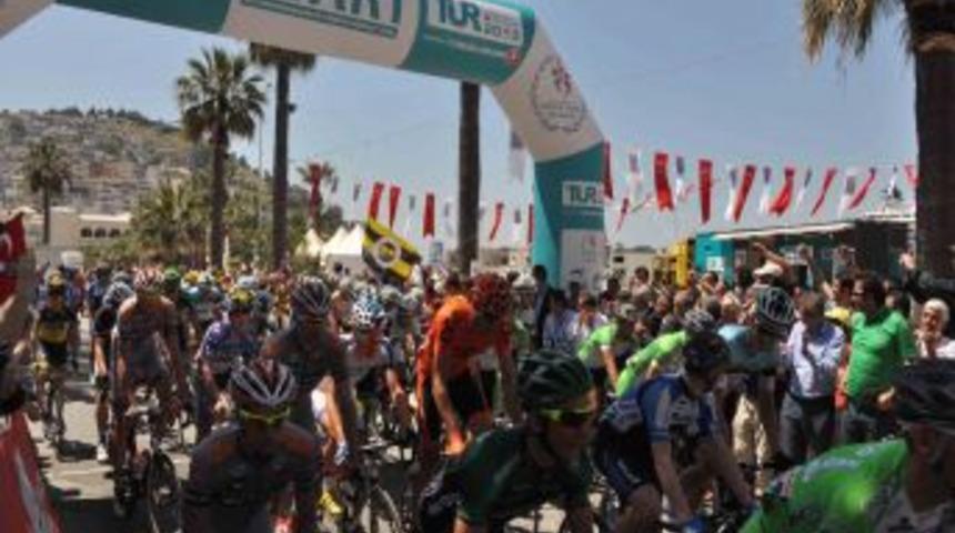 49. Cumhurbaşkanlığı T&uuml;rkiye Bisiklet Turu Kuşadası-İzmir Etabı Başladı