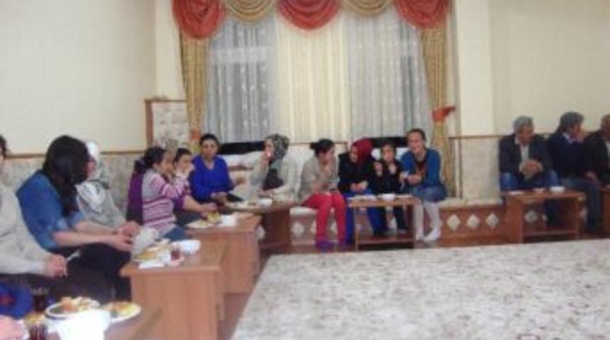 Sodesin Meyveleri G&uuml;len Y&uuml;zler K&ouml;y Odası&rsquo;nda