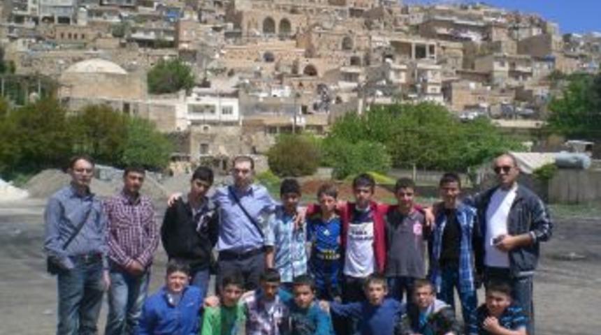 Yozgatlı &Ouml;ğrencilerden Mardin Ve Şanlıurfa&rsquo;ya G&ouml;n&uuml;l K&ouml;pr&uuml;s&uuml;