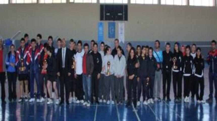 Doğu Ve G&uuml;neydoğu Badminton B&ouml;lge Şampiyonası Sona Erdi