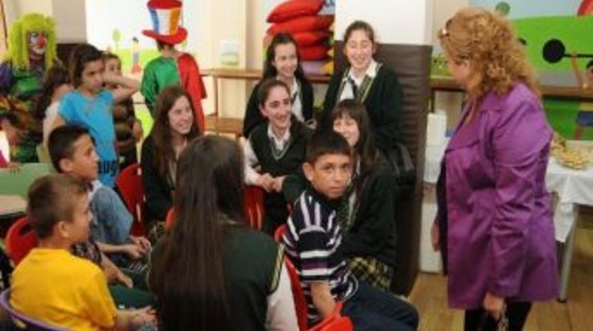 Kız Meslek Lisesi G&ouml;n&uuml;l El&ccedil;ileri Yuva &Ccedil;ocuklarını Unutmadı