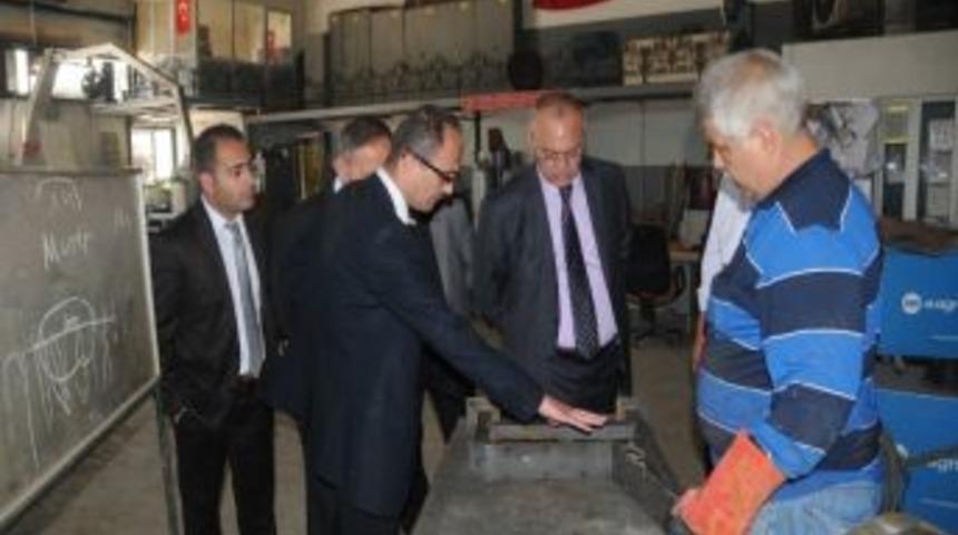 Başkan Erg&uuml;n, Belediye Şantiyesini İnceledi