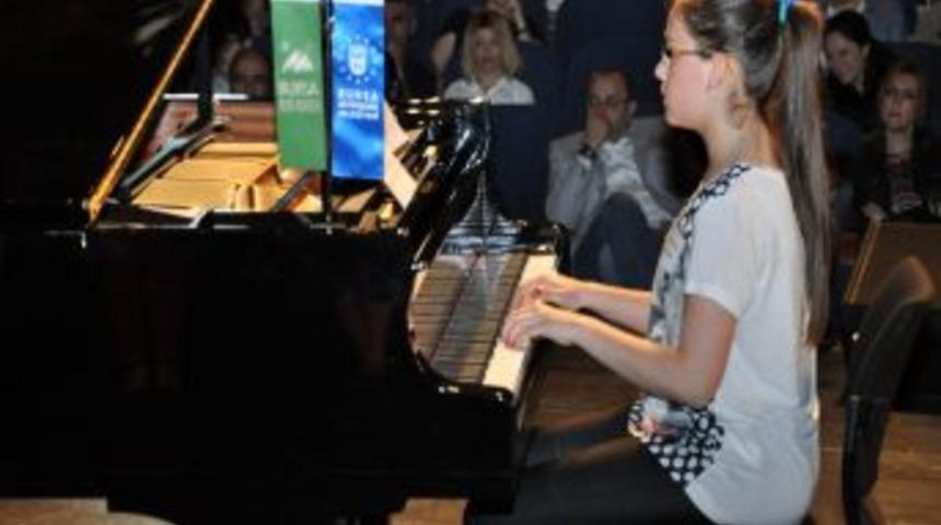 600 K&uuml;&ccedil;&uuml;k Piyanist H&uuml;nerlerini Sergiliyor