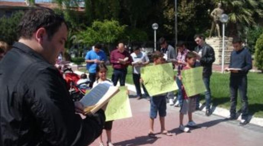 S&ouml;ke'de Ak Partili Gen&ccedil;ler Kitap Okuma Etkinliği D&uuml;zenledi