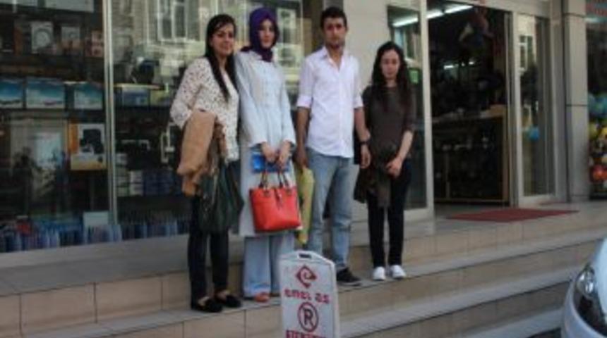 &Ouml;zel Eğitim B&ouml;l&uuml;m&uuml; &Ouml;ğrencileri K&uuml;t&uuml;phaneleri I&ccedil;in Kitap Topluyor