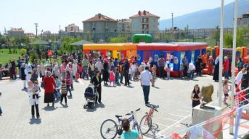 &Ouml;zel Reyhan&rsquo;dan Miniklere Boyama Şenliği