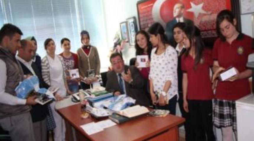 Selendili Dev &Ouml;ğrenciler Hediyelerini Aldı