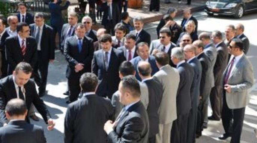 Bozdağ: &Ouml;calan'a Ev Hapsi S&ouml;ylentisi Şehir Efsanesi