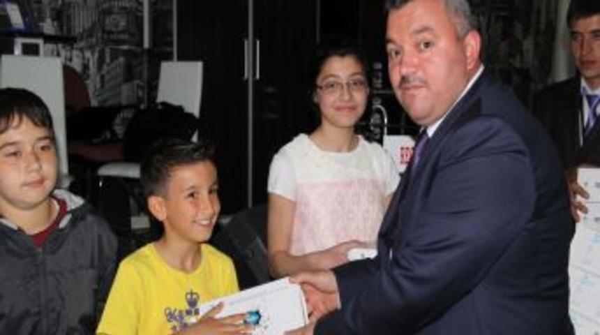 Hz. Muhammed&rsquo;in Hayatını Okuyanlar &Ouml;d&uuml;llendirildi