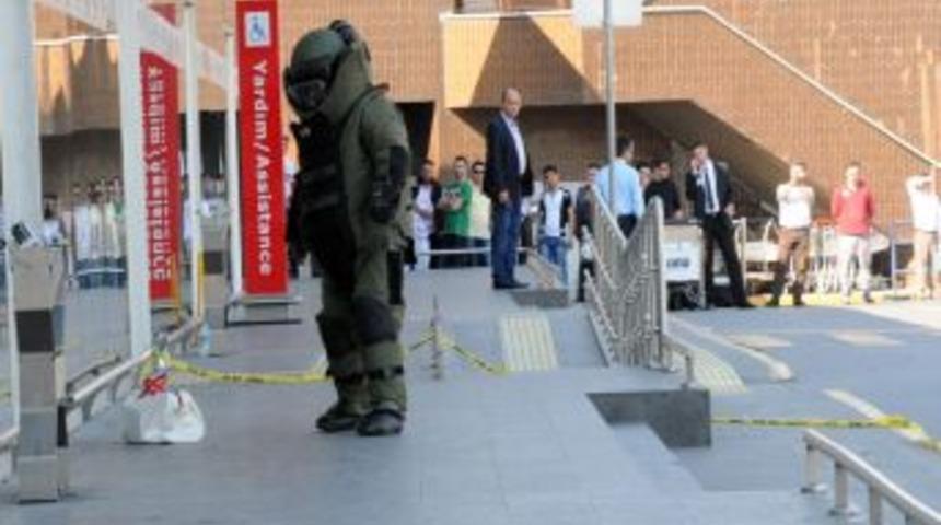 Havalimanında Ş&uuml;pheli &Ccedil;anta Paniği