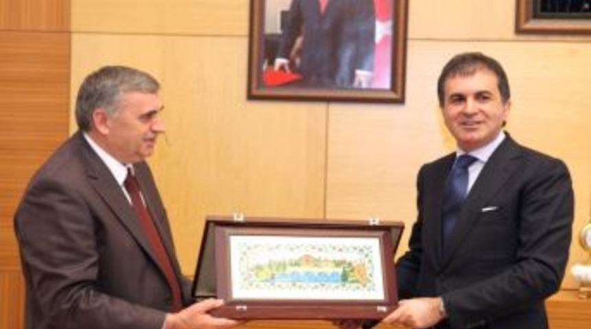 Bakan &Ccedil;elik, Sakarya B&uuml;y&uuml;kşehir Belediyesi'ni Ziyaret Etti