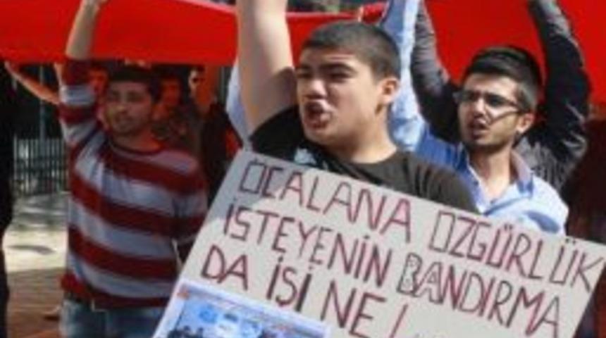 Bandırma'da Akil İnsanlara Protesto