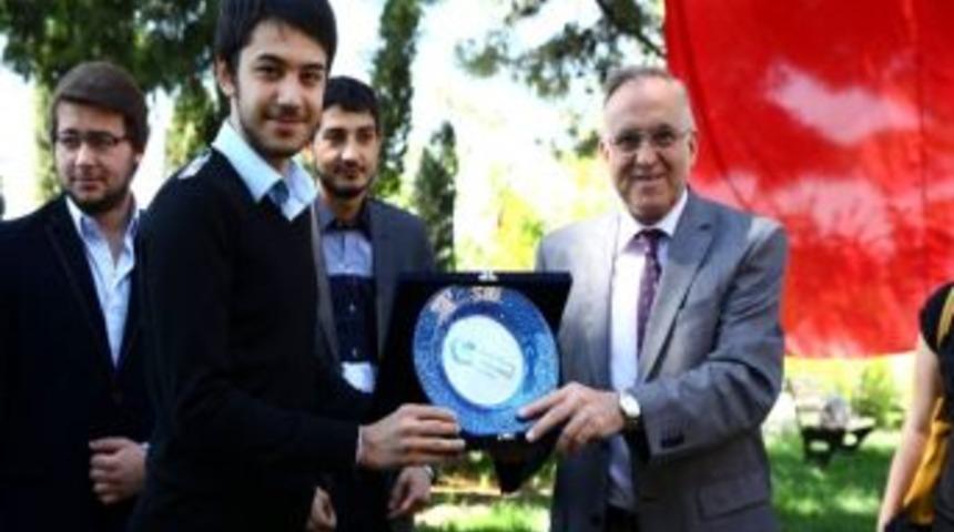 G&uuml;zelbey, Yerel Y&ouml;netimdeki Başarının Sırrını Yarının Lider Adaylarına Anlattı