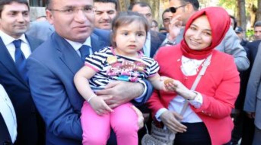 Şehit Annesinden Bozdağ&rsquo;a: O Adamı Televizyona &Ccedil;ıkarmayın