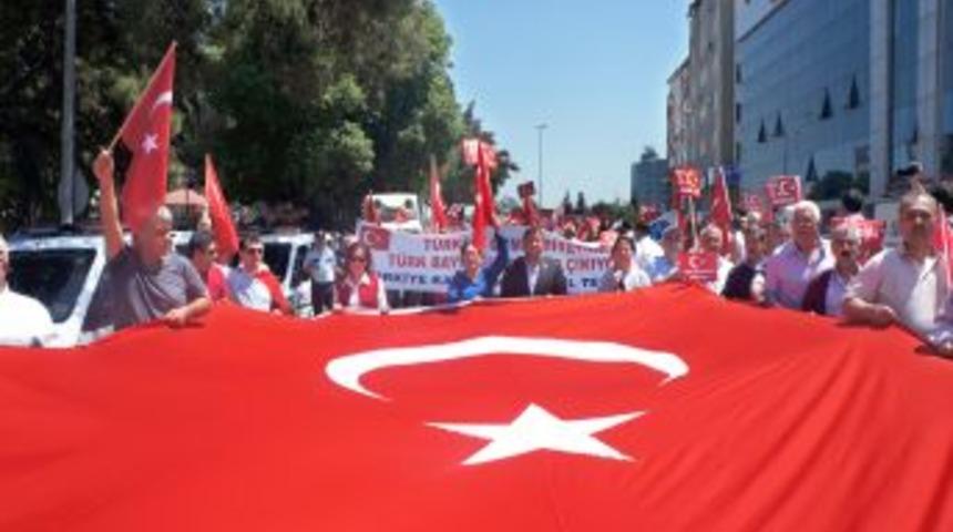 T&uuml;rk Kamu-Sen'den 'Bayrağına Sahip &Ccedil;ık' Mitingi