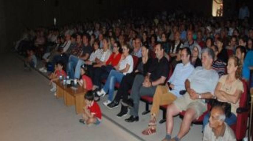 &ldquo;aşka Geldik&rdquo; Oyunu Didimlileri Unutulmaz Saatler Yaşattı