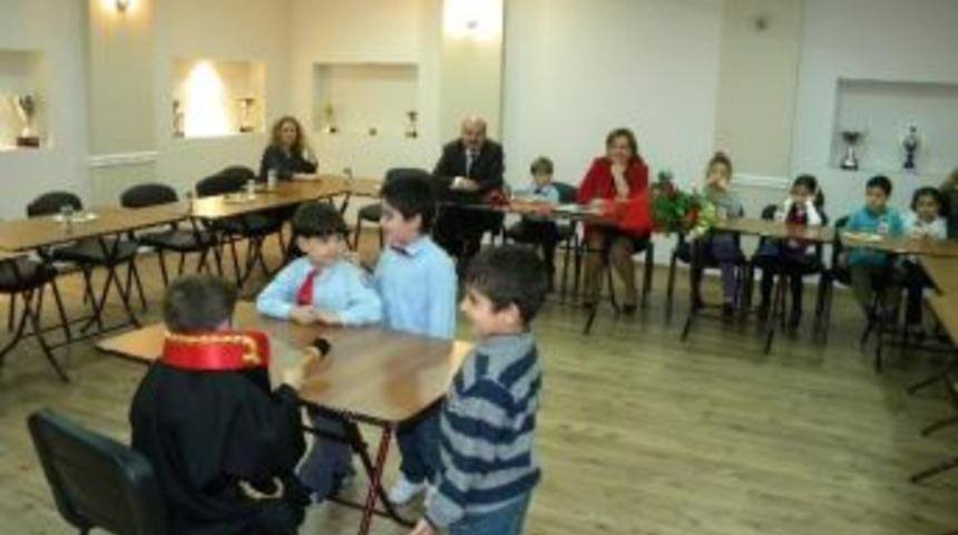Minikler Baroyu Ziyaret Etti
