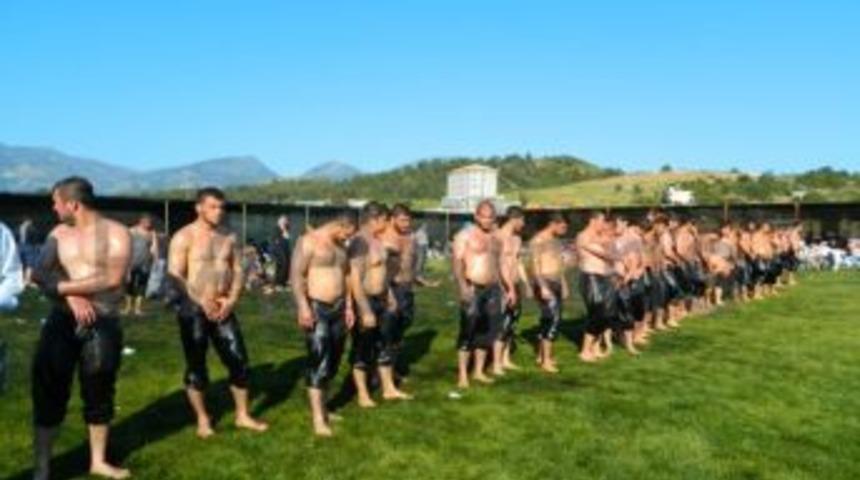 Pehlivanlar Kumluca er meydanında