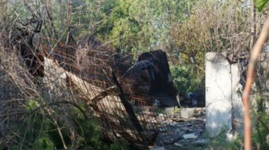 K&uuml;&ccedil;&uuml;k&ccedil;ekmece&rsquo;de Baraka Yangını: 1 &Ouml;l&uuml;