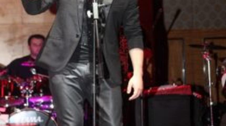 &Uuml;niversiteli Kadınlar Burs İ&ccedil;in Kolları Sıvadı