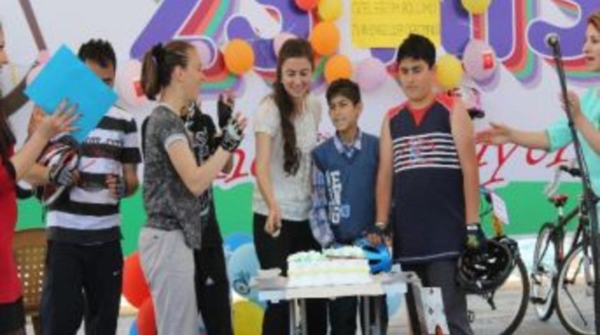 &Uuml;niversite &Ouml;ğrencilerinden &ldquo;engelleri Bisikletle Kaldırıyoruz&rdquo; Etkinliği