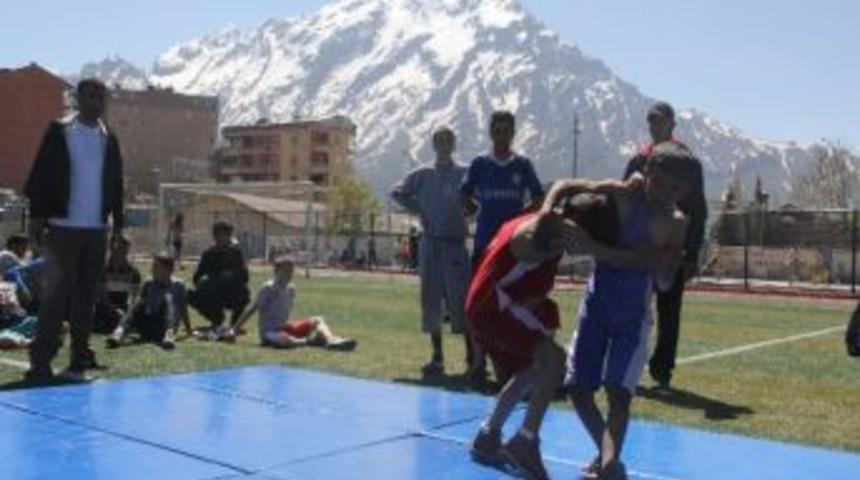 Hakkari&rsquo;de Yaz Spor Oyunları Şenlikleri Başladı